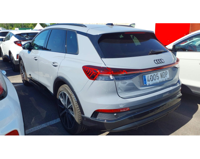AUDI Q4
