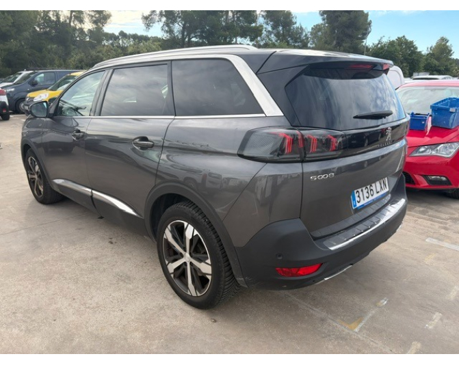 PEUGEOT 5008