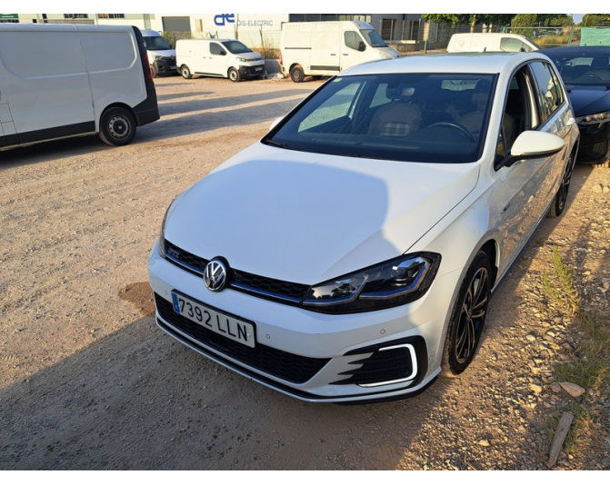 Renting cocheVOLKSWAGEN GOLF