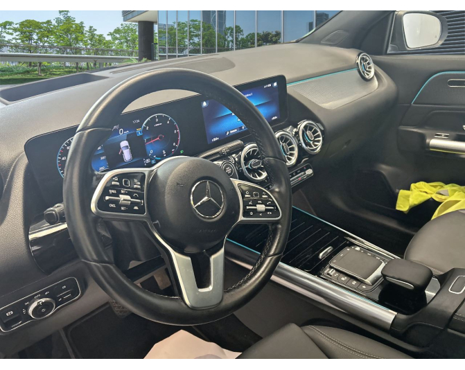 MERCEDES GLA
