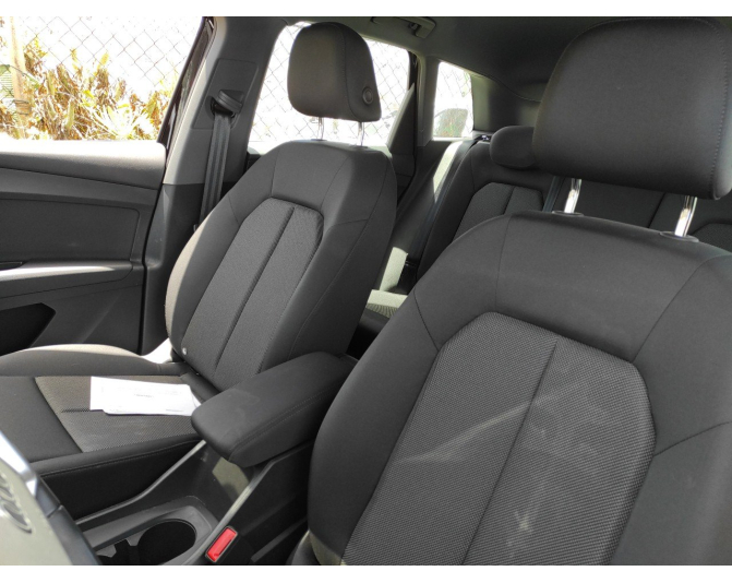 AUDI Q4