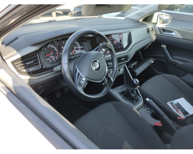 VOLKSWAGEN POLO
