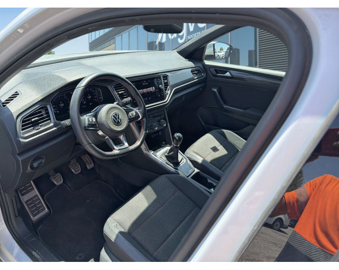 VOLKSWAGEN T-ROC