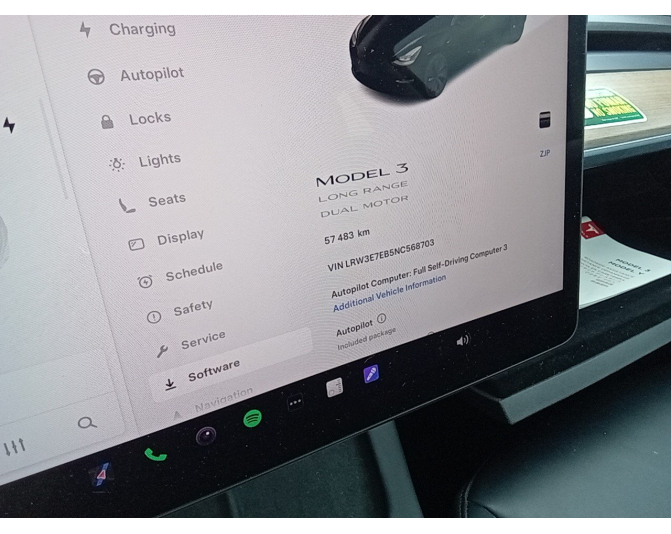 TESLA MODEL 3