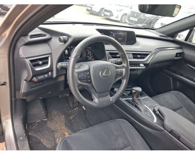 LEXUS UX