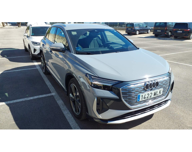 AUDI Q4