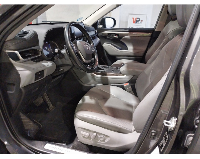 TOYOTA HIGHLANDER
