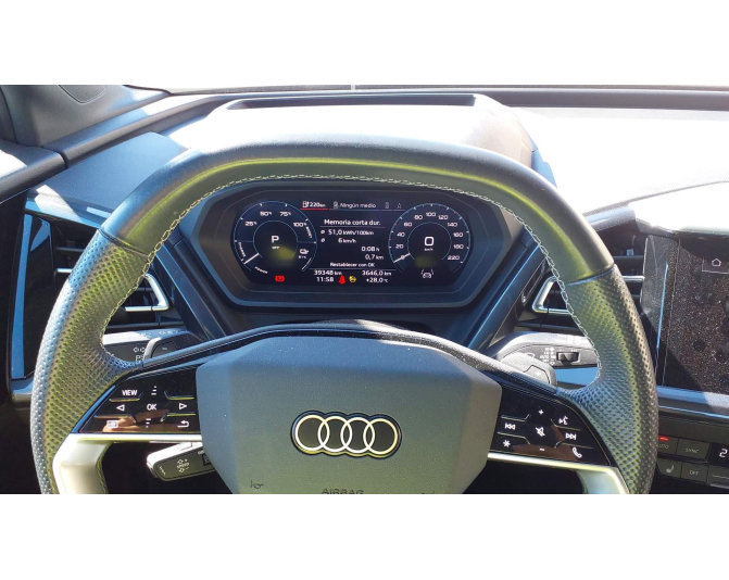 AUDI Q4