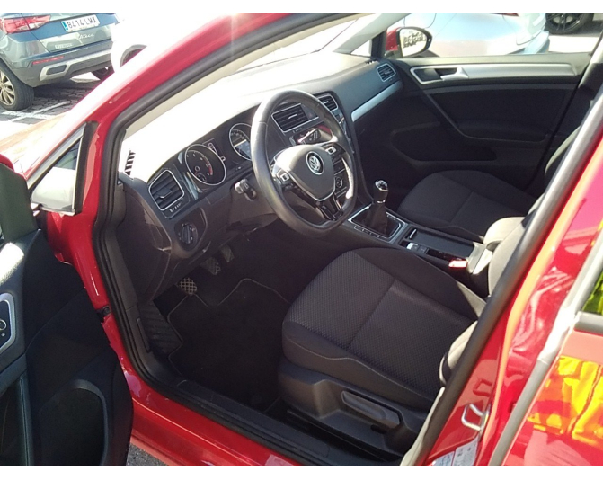 VOLKSWAGEN GOLF