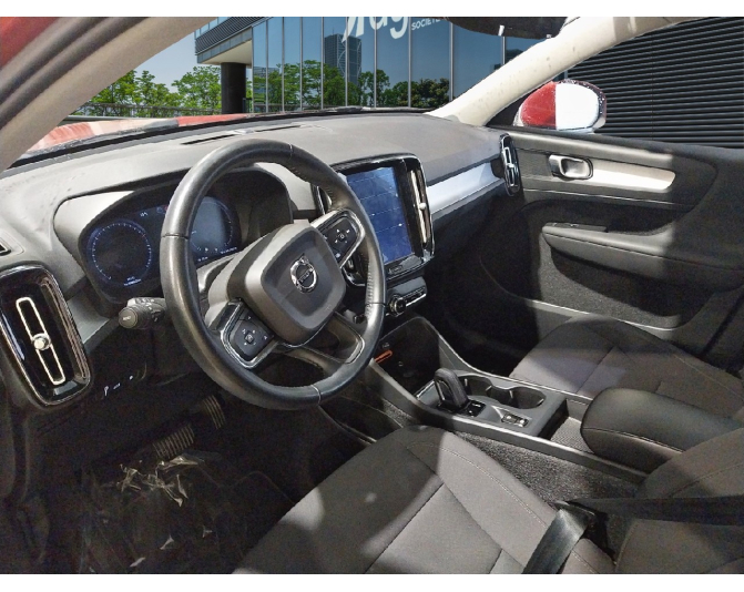 VOLVO XC40