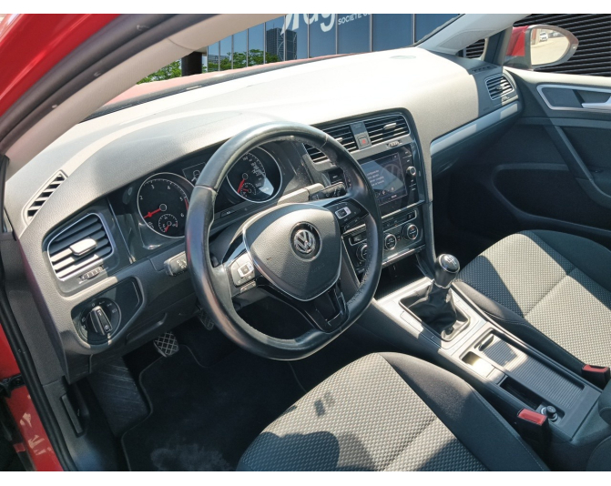 VOLKSWAGEN GOLF