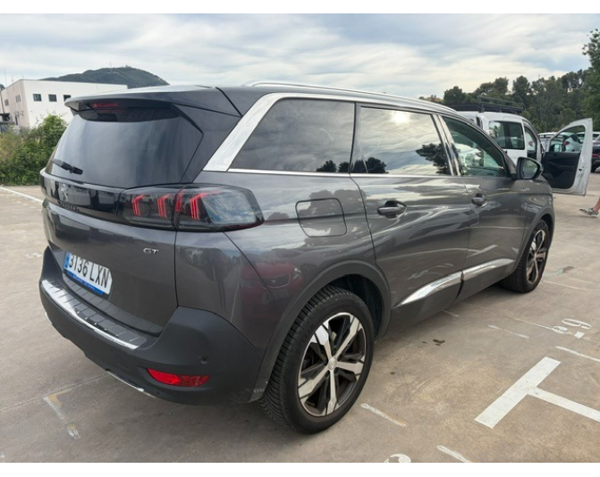 PEUGEOT 5008
