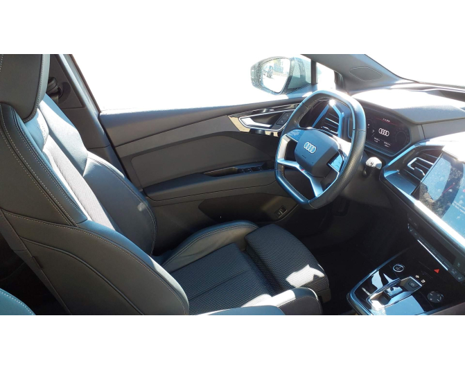 AUDI Q4