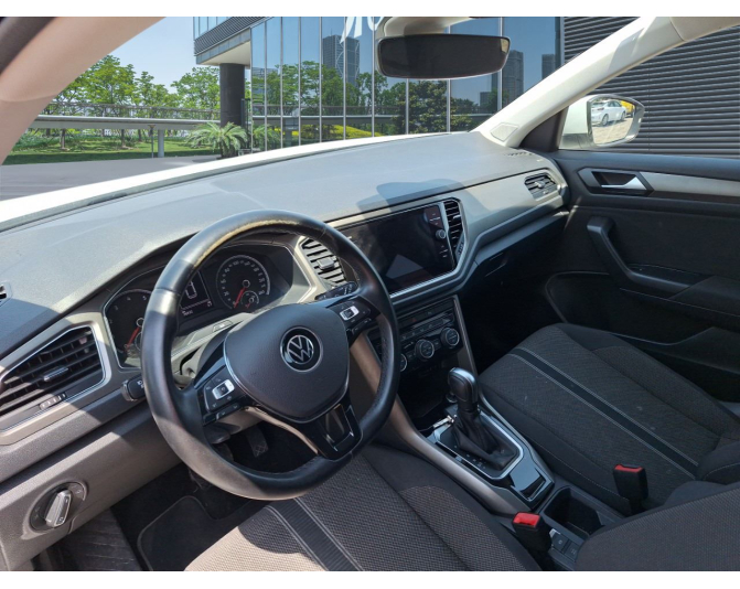 VOLKSWAGEN T-ROC