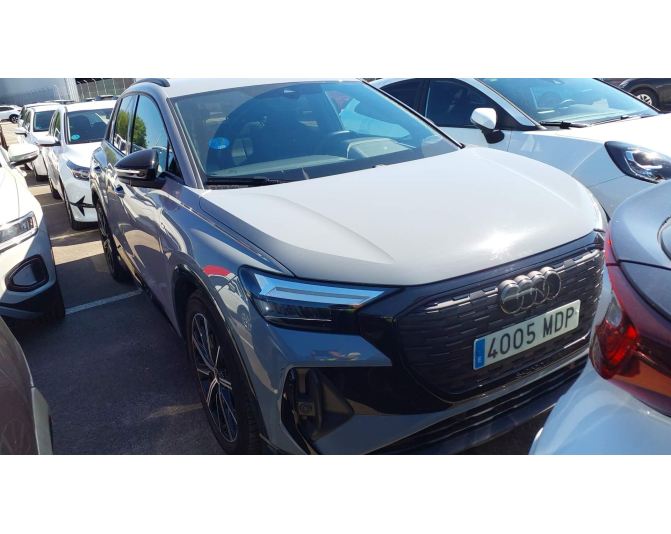 AUDI Q4