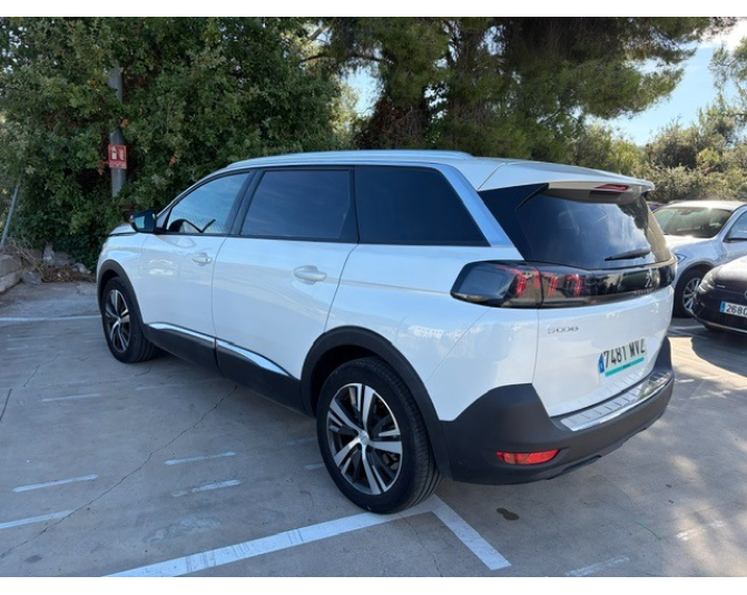 PEUGEOT 5008