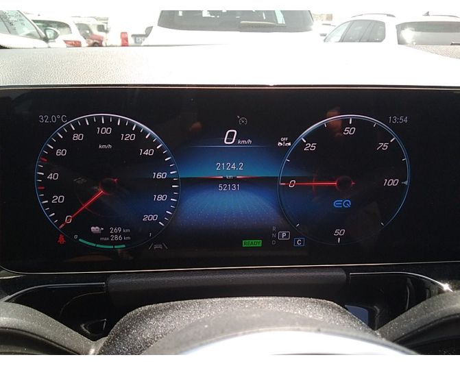 MERCEDES EQA