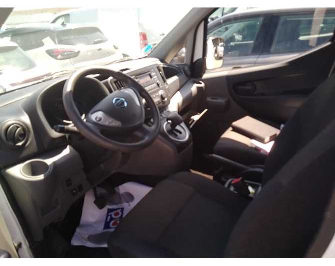 NISSAN NV200